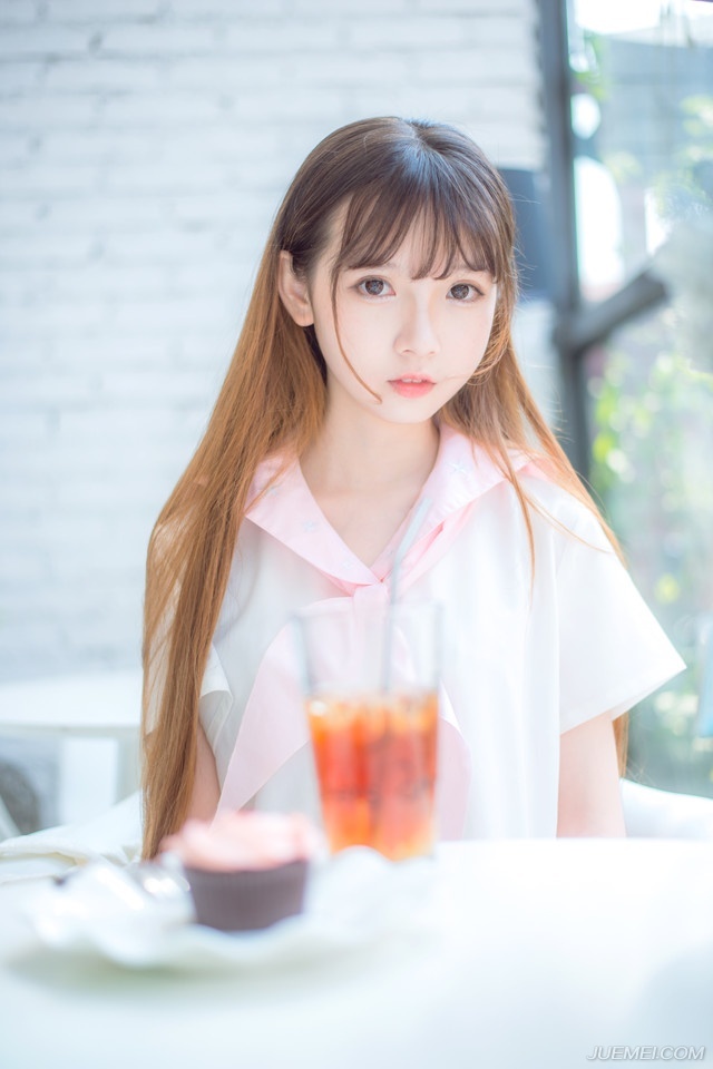 给自己时间，不要焦急，一步一步来，一日一日过，请相信生命的韧性是惊人的，跟自己向上的心去合作，不要放弃对自己的爱护。——三毛《亲爱的三毛》